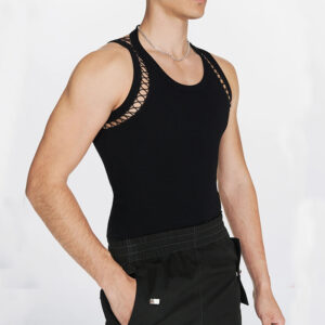 Camisole streetwear homme – coupe I, emmanchures ornées de filets, silhouette aérée et stylée