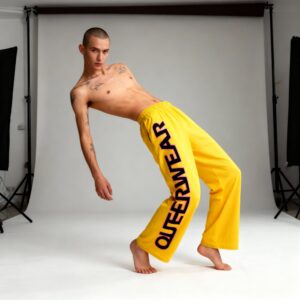 Pantalon large Queerwear Jaune